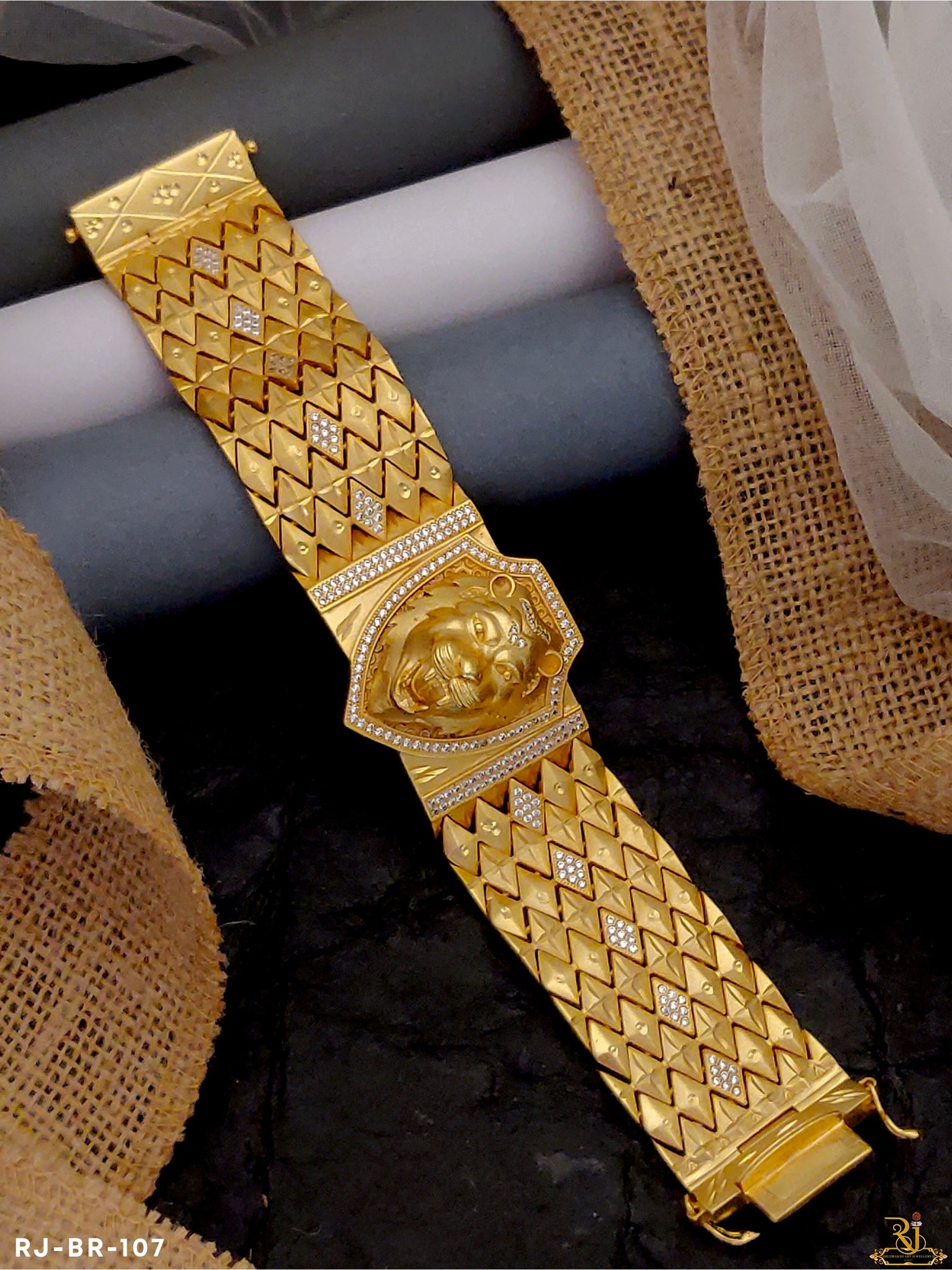 Buy Lion Bracelet In 22K Gold With Enamel Online | Madanji Meghraj